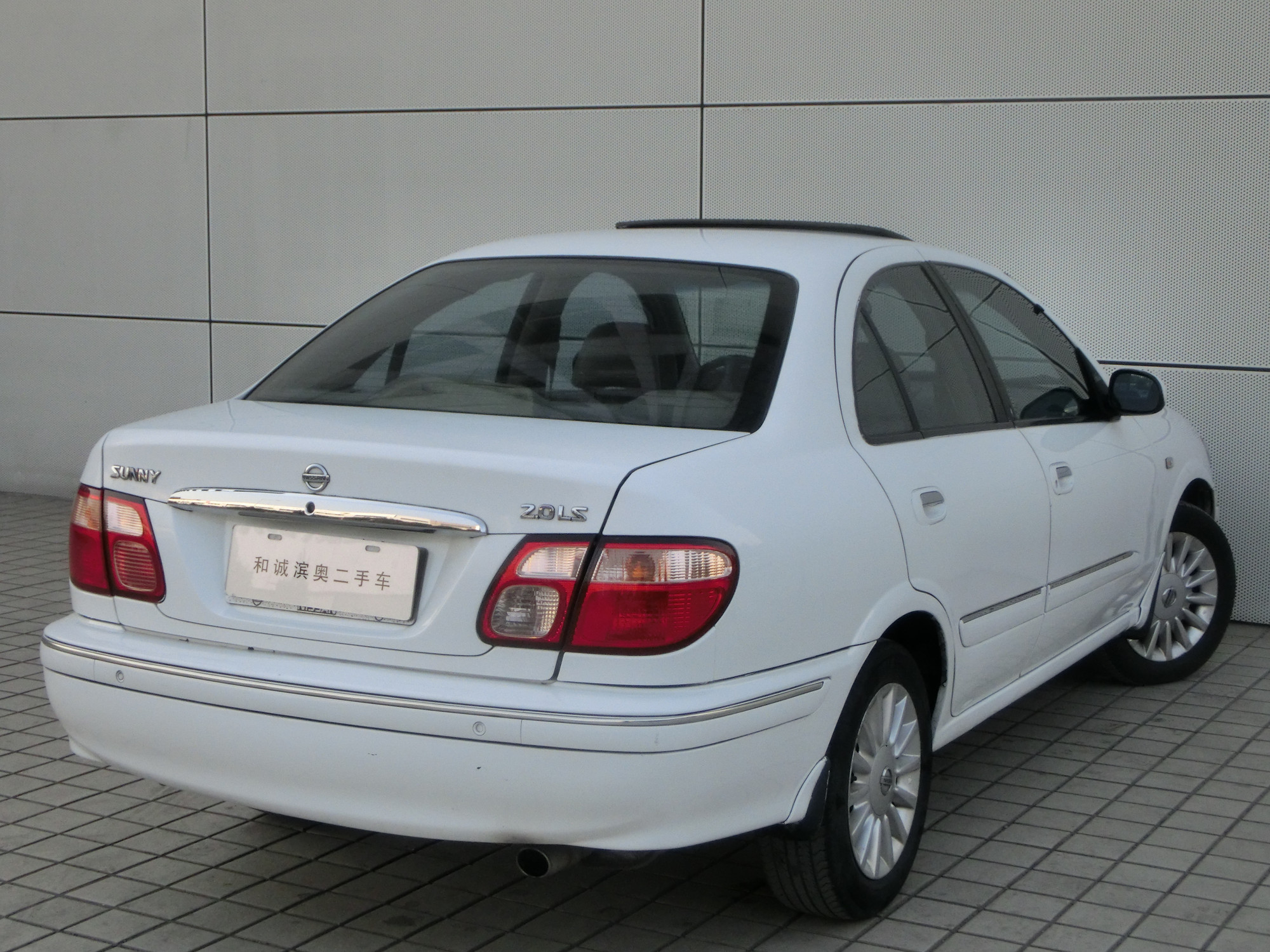 售03年7月 日产阳光 高配2.0ls