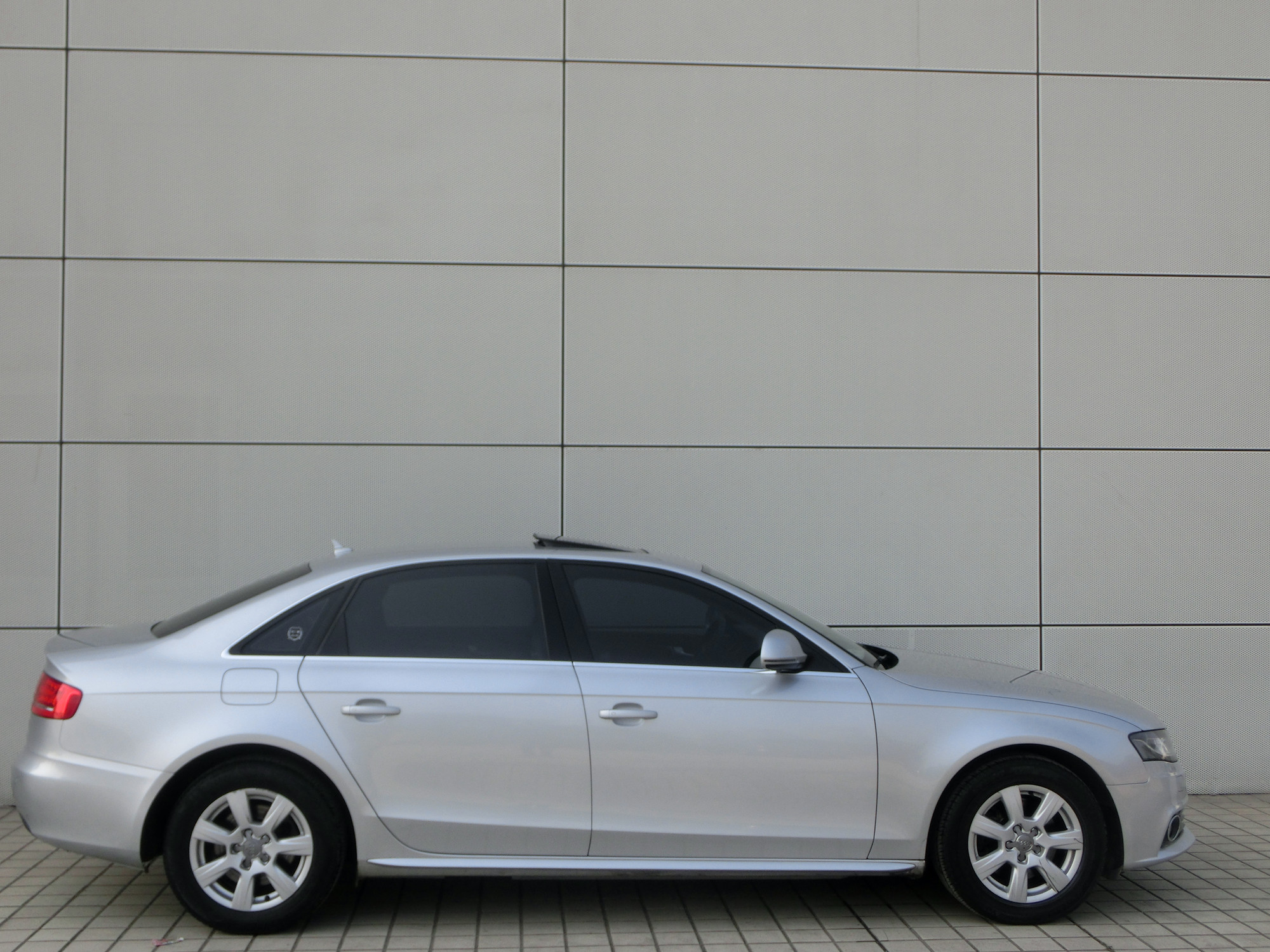 售11年6月 奥迪a4l 银色 2.0t舒适型-二手车-杭州19楼