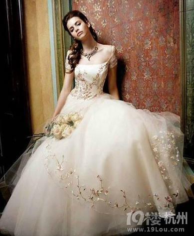 不同面料的婚纱保养方法~