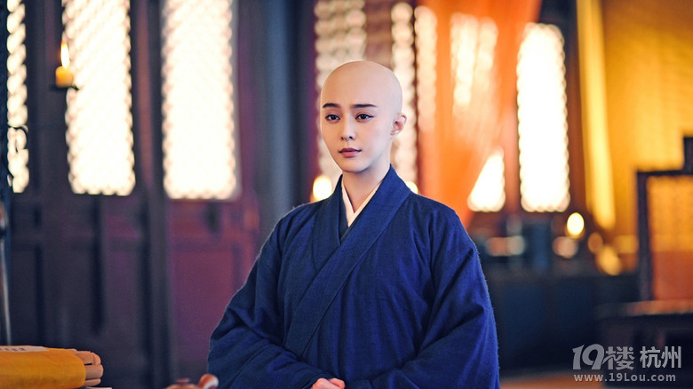 光头妹纸也绝美 盘点削发为尼也绝代风华的女星