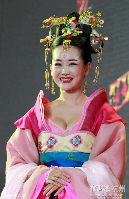 《武媚娘传奇》15位女演员低胸造型到底谁最美?