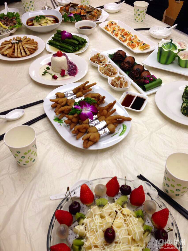 此時(shí)最溫情，用美味佳肴和美好祝福期待春暖花開(kāi)----年夜飯