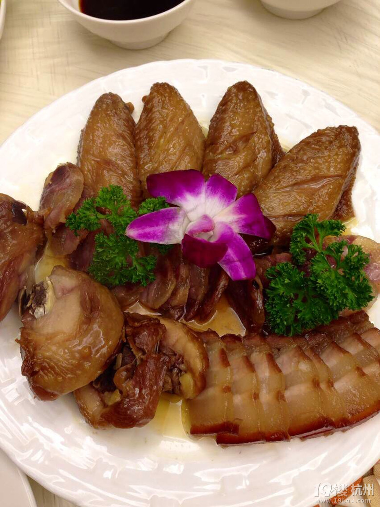 此時(shí)最溫情,用美味佳肴和美好祝福期待春暖花開(kāi)----年夜飯