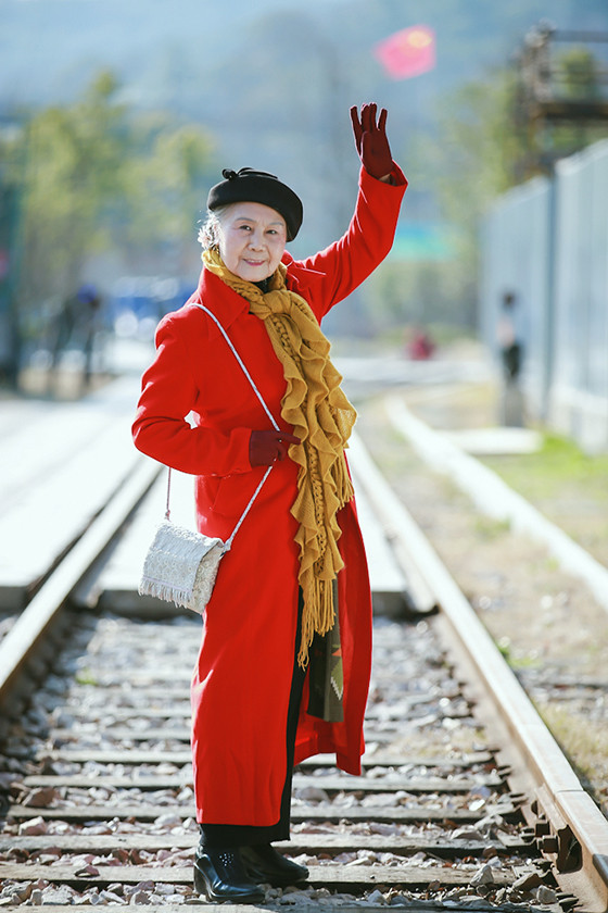 【张力视觉】87岁杭城时尚老奶奶,中国版伊丽莎白