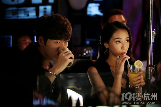 殷叶子《男人帮·朋友》热拍情人节片场送祝福