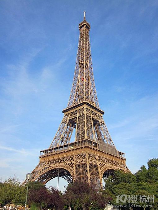 一座象征法国革命的埃菲尔铁塔--西欧五国游之
