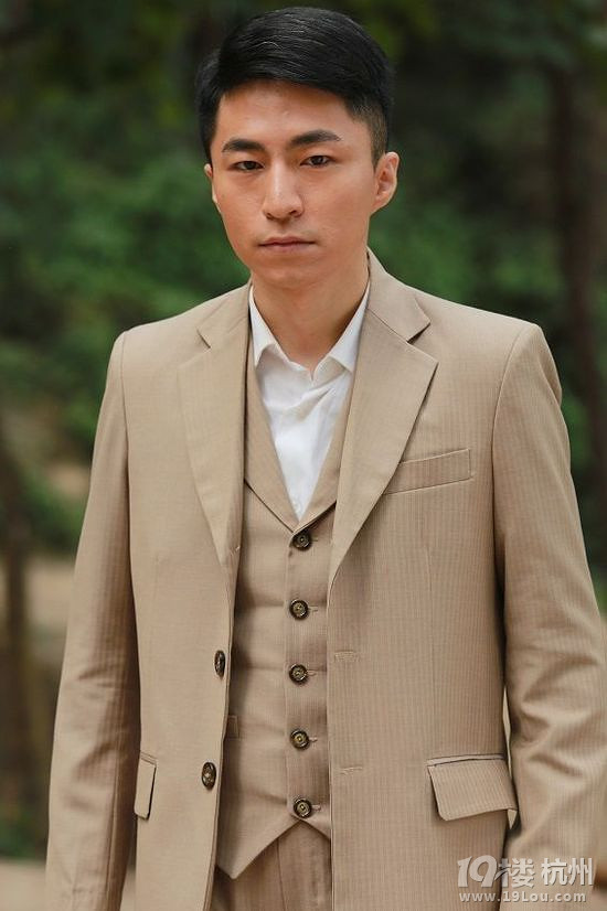 "微表情帝"张风《踏破硝烟》中演绎双面人