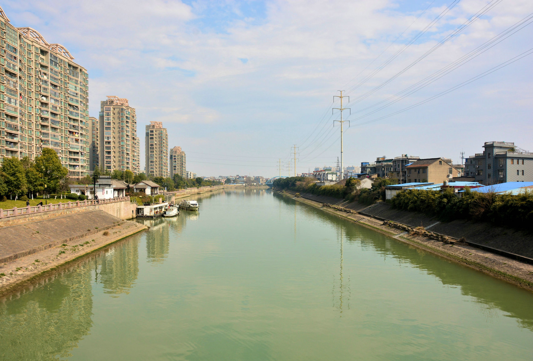 清粼粼的水来蓝滢滢的天 杭州运河好过年