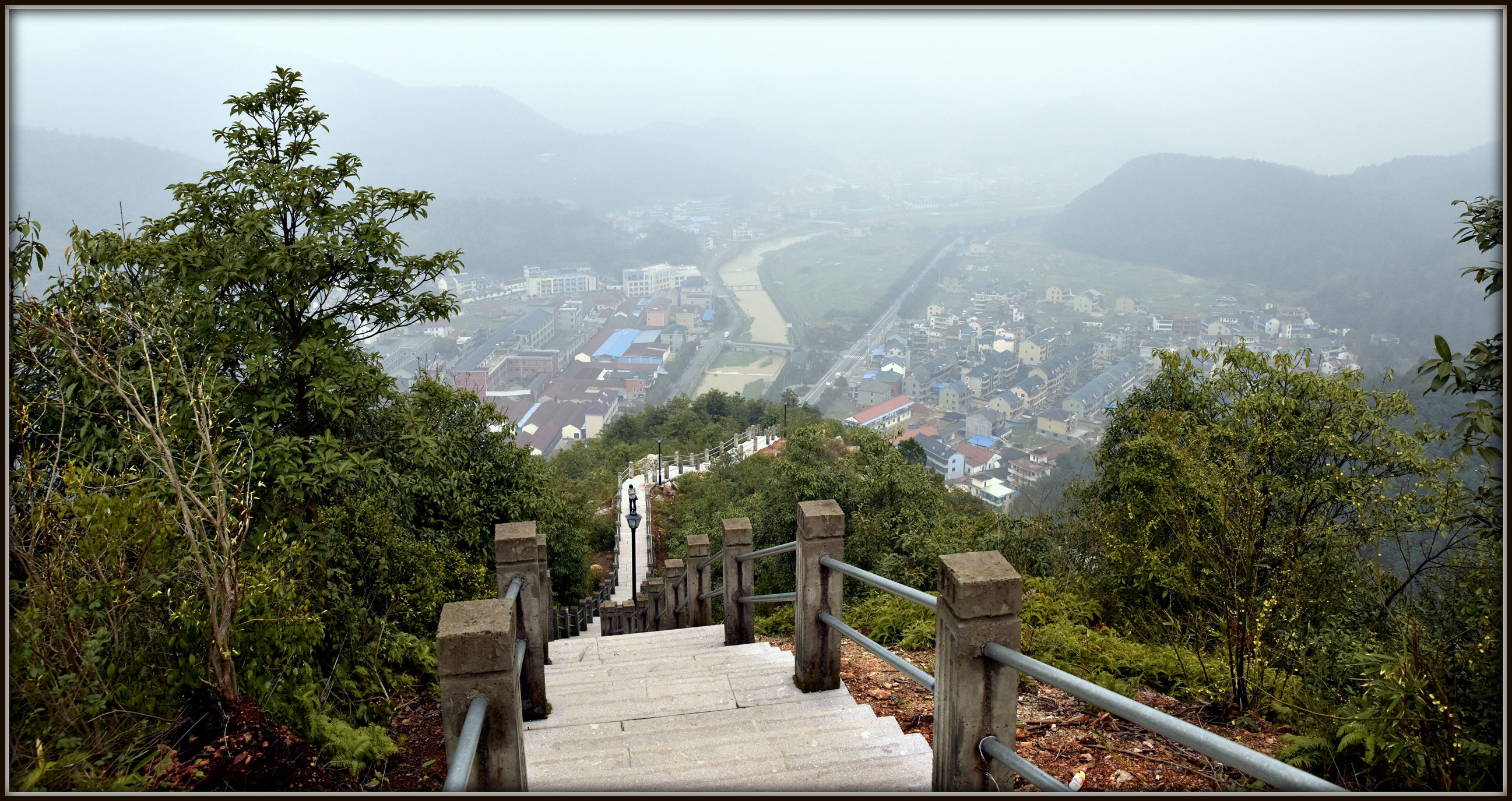 楼塔岩山