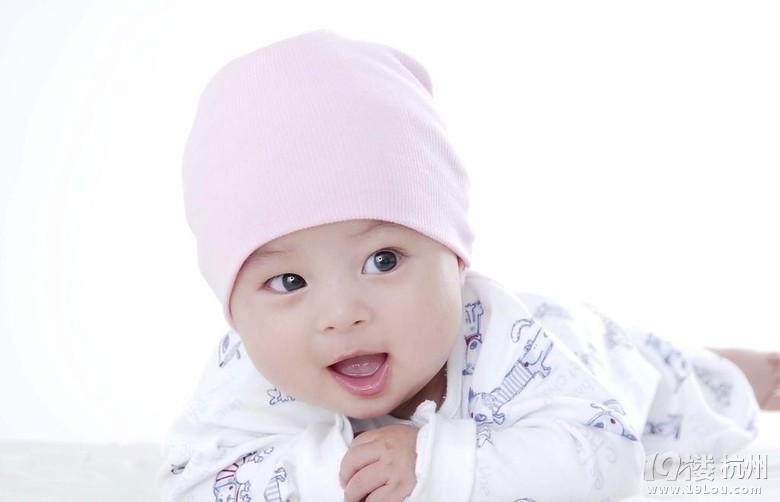 宝宝吐奶是什么原因?如何预防?