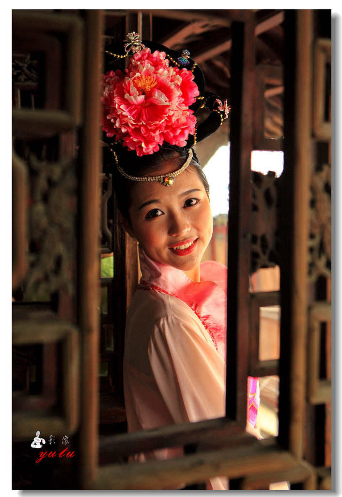 蚕花娘娘抛蚕花