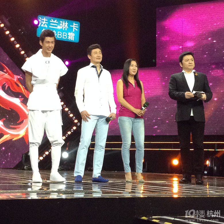 录制我不是明星第六季总决赛