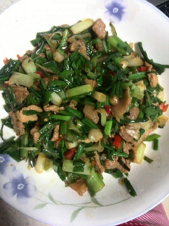 野葱炒肉,富阳村里带回的.