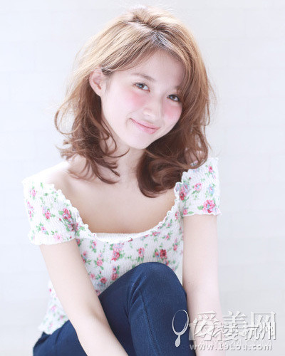 錐子臉也別任性 9款發(fā)型專為錐臉妹設(shè)計