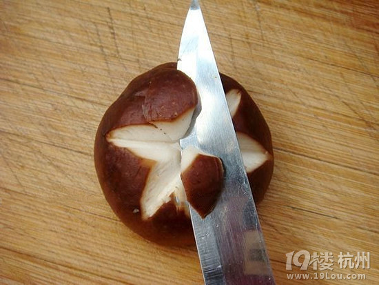 香菇哥整理:如何切出花朵狀的香菇