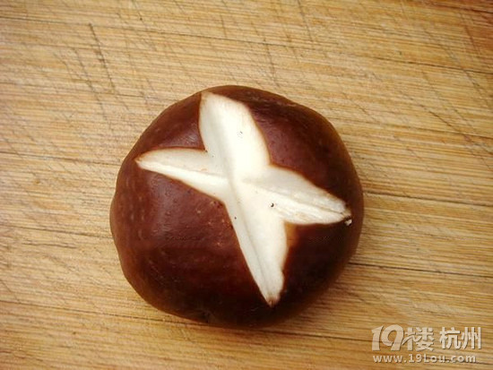 香菇哥整理:如何切出花朵狀的香菇