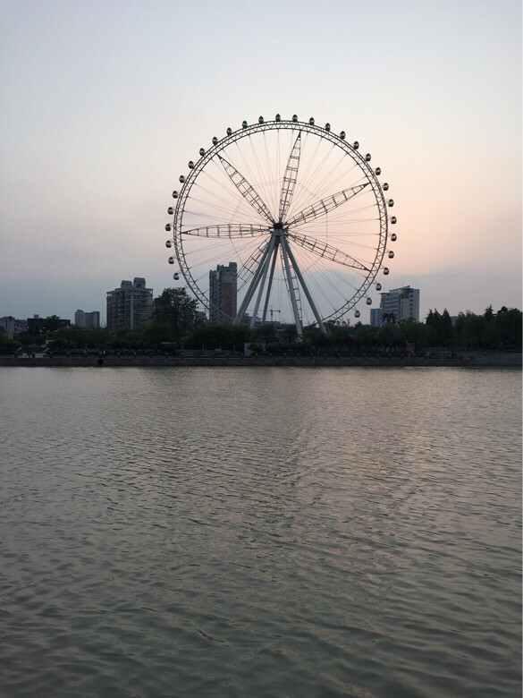 恨不知所踪,一笑而泯!