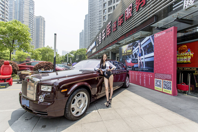 五一劳动节,比基尼美女免费洗车