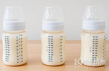 宝宝不喝奶瓶哭闹怎么办,妈妈们都是怎么解决