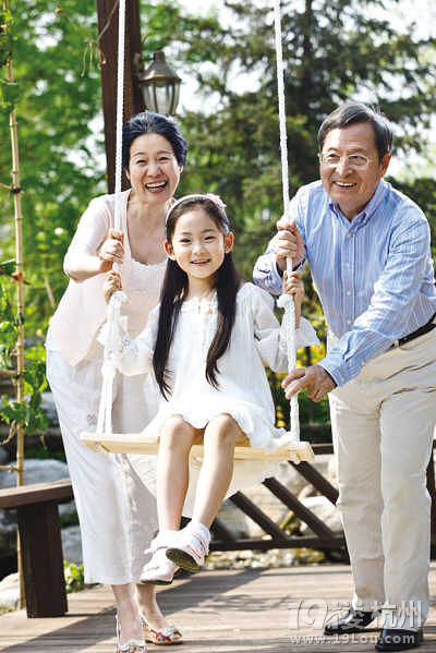 "隔代抚养"真的教坏子孙?