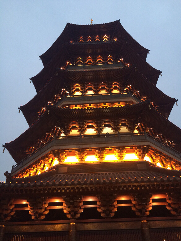 昨天晚上做梦跟人家打架,用脚踢人家,