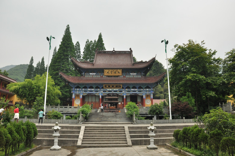 深山里的天钟禅院