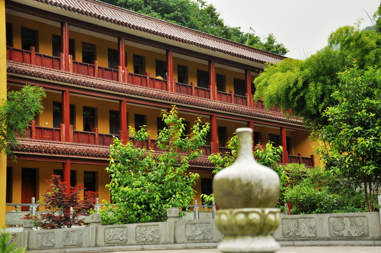 深山里的天钟禅院