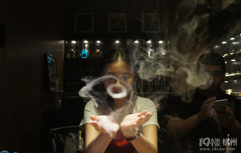 杭州 小美女 玩转Vape 蒸汽烟