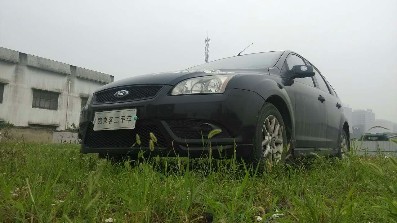 07年黑色两厢福克斯!