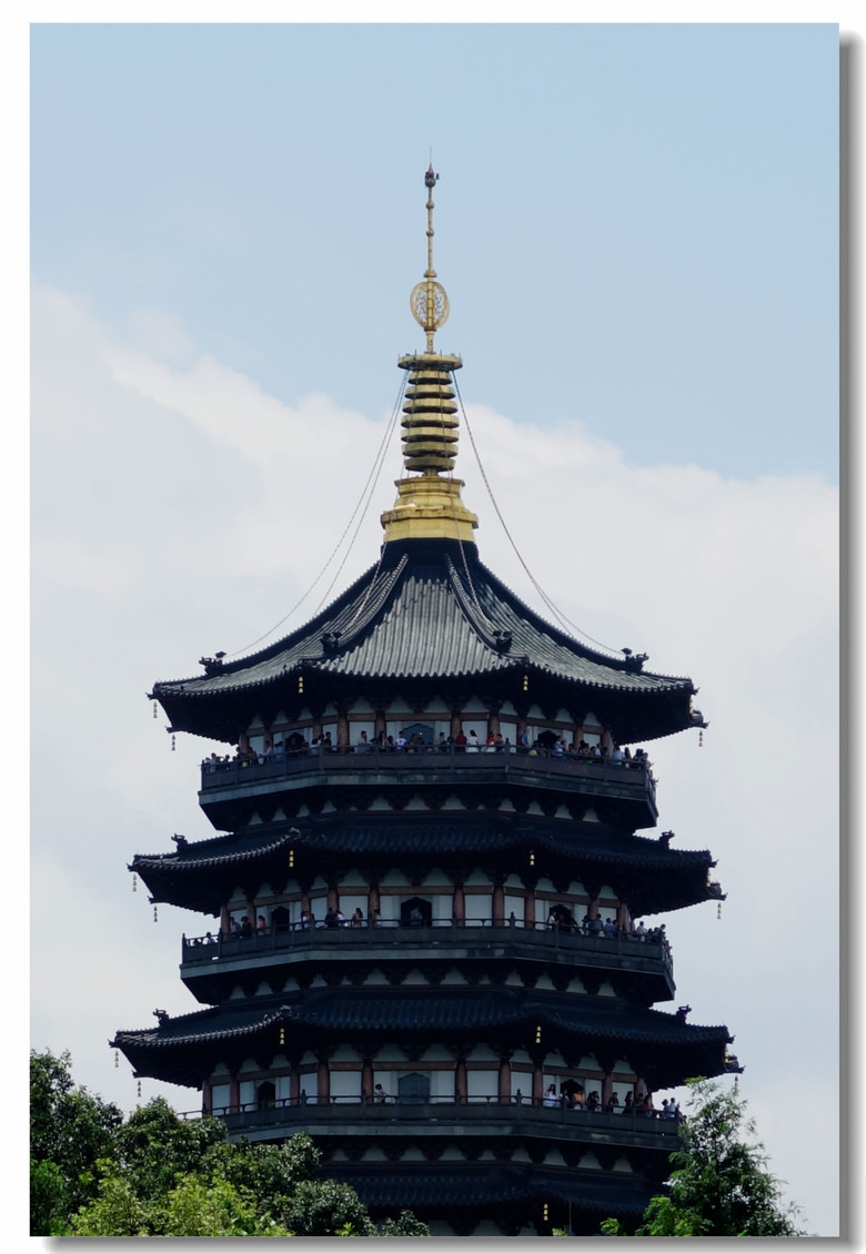 【夕照山上的古塔新貌】