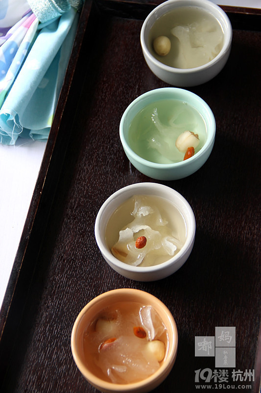 嘟妈——养生壶煮银耳莲子羹