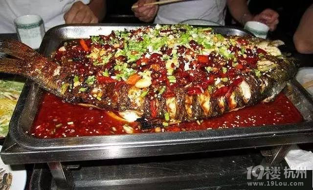 杭州知名烤魚店天天爆滿,獨(dú)門秘訣竟然是用了能吃死人的配料!