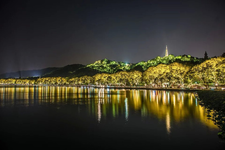 西湖断桥夜景