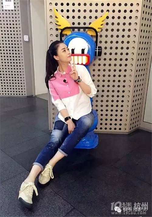 紫熏上仙“蔣欣”亮相時(shí)裝周,穿衣氣場震撼!