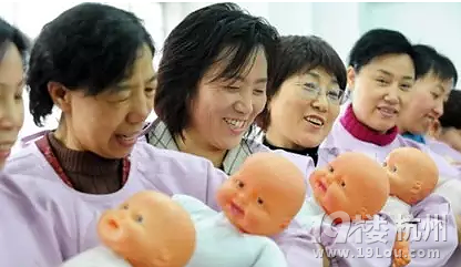 花1万8请月嫂你觉得值吗?揭秘月子里的那些事