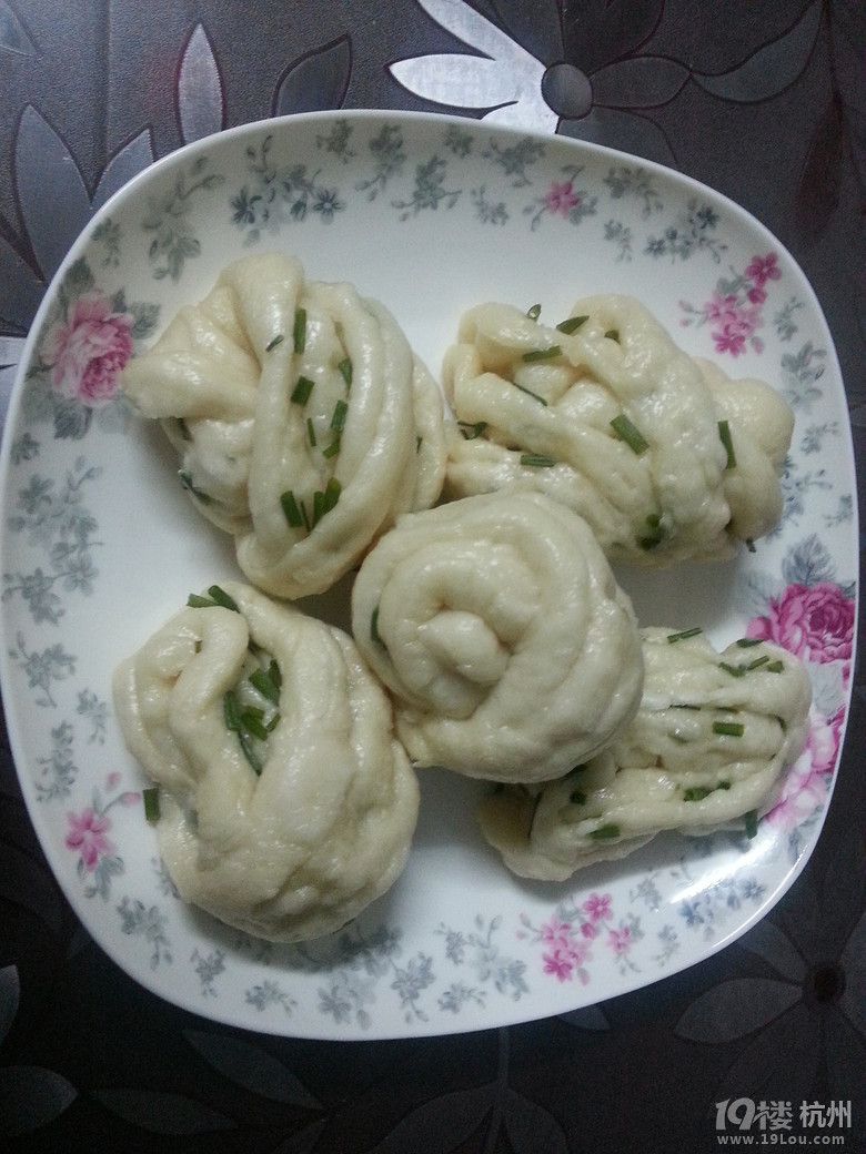 中秋节做了些馒头葱包!