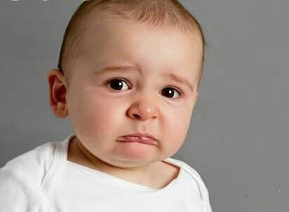 宝宝不哭要坚强