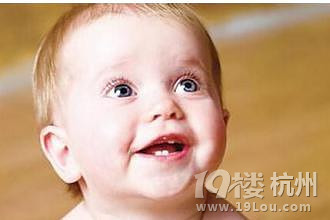 宝宝几个月长乳牙 萌萌的露牙笑真可爱-婴儿期