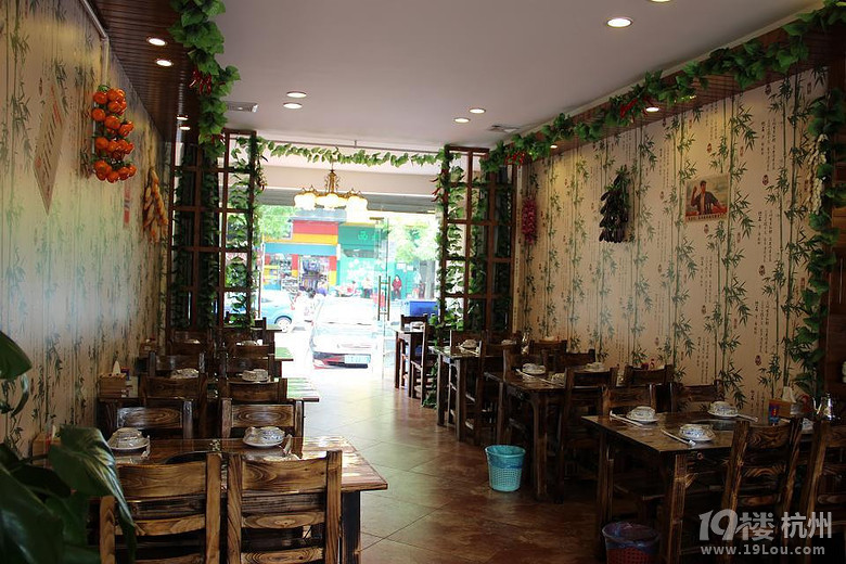 大关小区饭店转让 花园餐厅转让38万