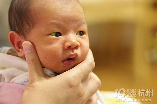 谁说新生儿黄疸不能喝母乳！转给她看！