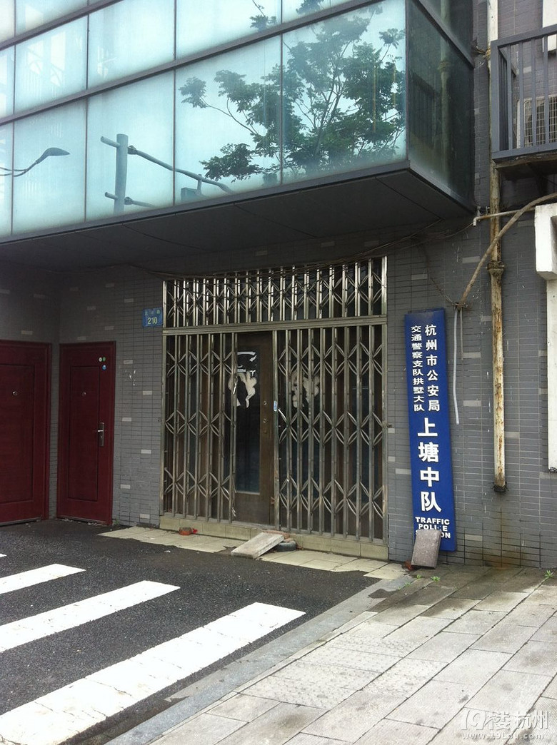 好久不开门的僵尸交警中队!