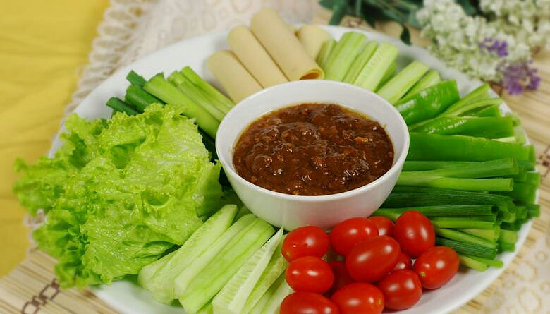 蘸酱菜 *观海听涛* 在我们东北一家