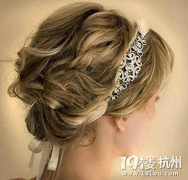 七款最新欧美新娘盘头发造型,让你见识什么叫做艺术之美?