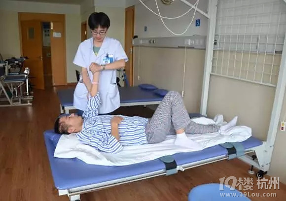 中国工程院院士、国医大师石学敏，任万承志堂·大承医院名誉院长