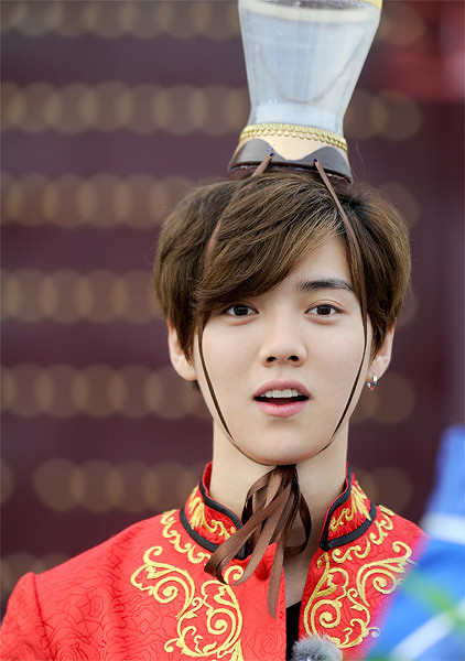 盘点鹿晗《跑男3》帅气瞬间 火力全开(图)