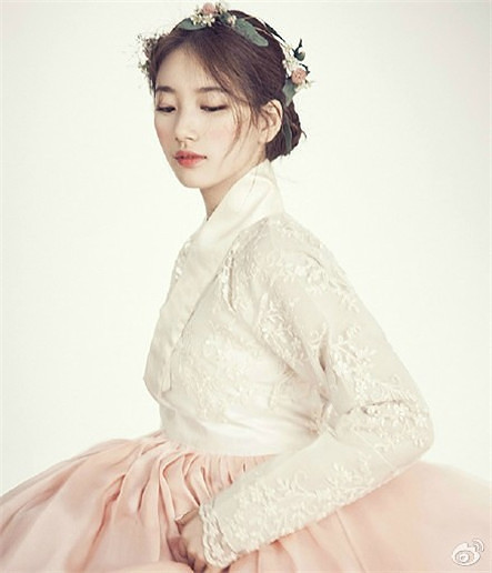 裴秀智韩式婚纱写真 演绎唯美新娘