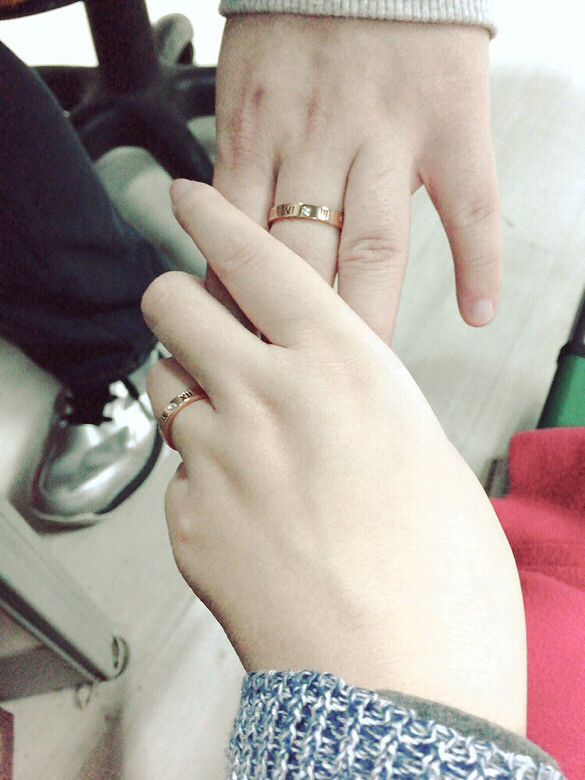 【随手拍】郭富城恋上小23岁网红 晒牵手照!