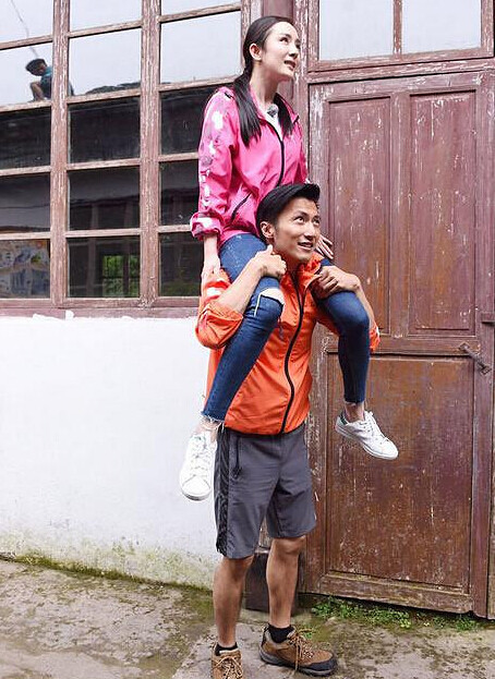 杨幂骑谢霆锋脖子算啥 两人床戏令人咋舌