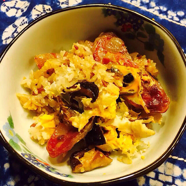 【楚家私房菜】系列之五十五:鸡枞油煲仔饭