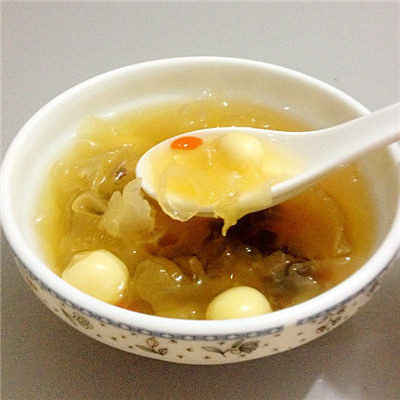 银耳汤可以丰胸吗?女性可以看看